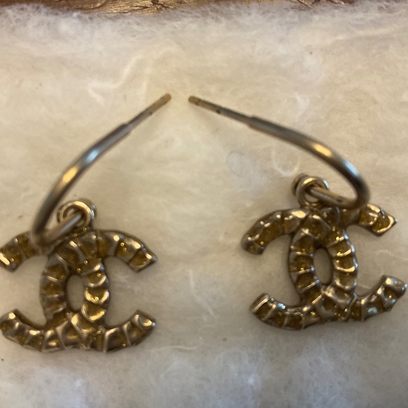 CHANEL Gold CC Logo Drop Earrings - Picture 2 of 4